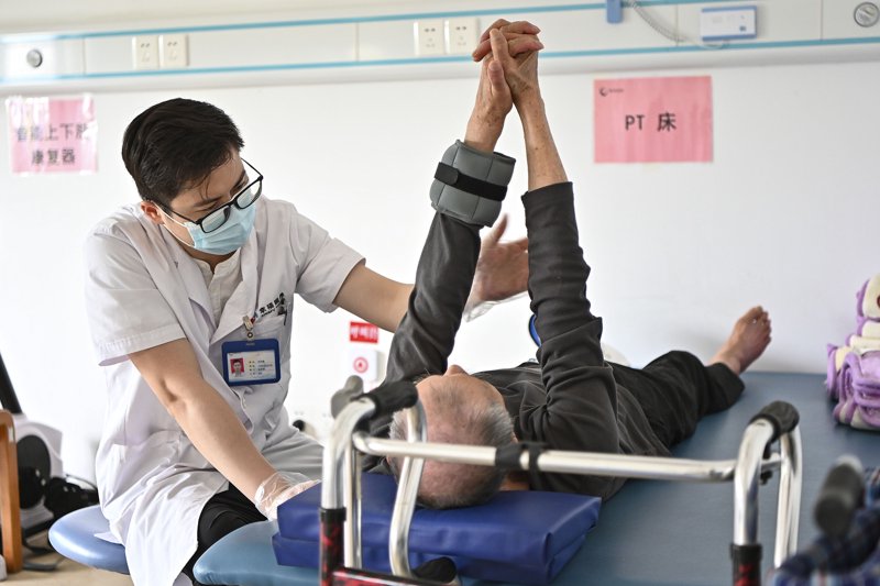养老照护新风向：失能老人照护趋势分析