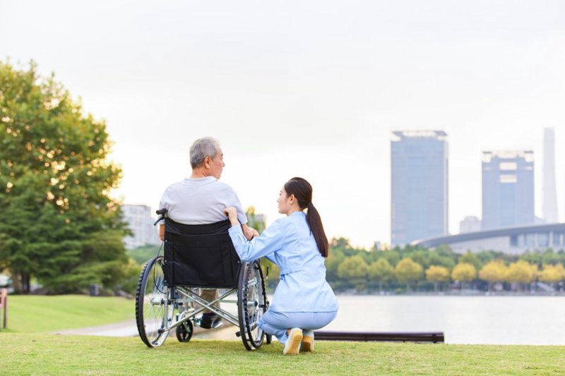 失能老人照护：社会需求与行业趋势
